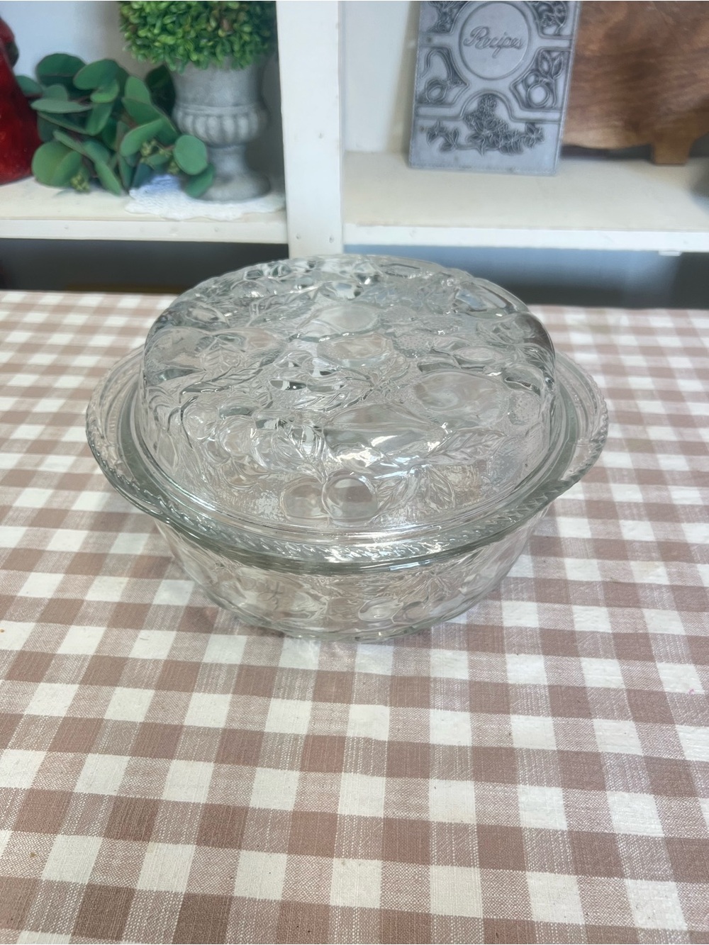 Libbey orchard lidded casserole dish clear glass embossed fruit pie plate lid